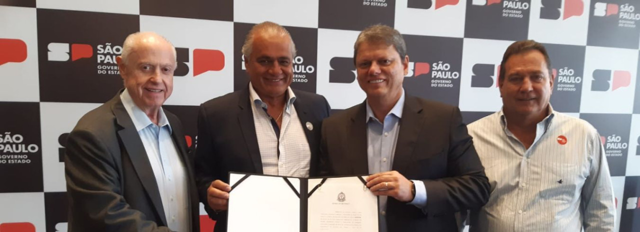 Prefeito assina convênio de R$ 1,1 milhão para recapeamento no Parque das Fontes e Jardim Maciel