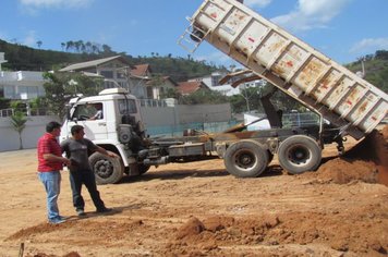 Toninho Nogueira vistoria as obras no Espaço Burle Marx