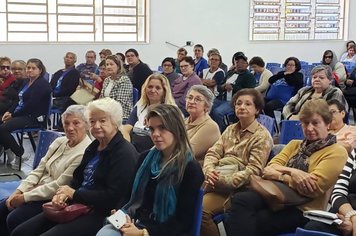 Idosos de Águas de Lindoia participam de palestra sobre violência contra a pessoa idosa