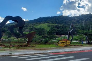 Prefeitura marca entrega de esculturas no Lago do Cavalinho Branco