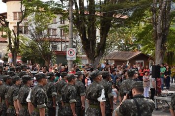 Desfile e exposição bélica do Exercito marcam celebrações do da Revolução de 1932 em Águas de Lindoia