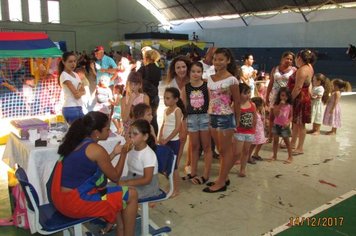 Mais de 120 crianças participam da festa de Natal do Fundo Social de Águas de Lindóia