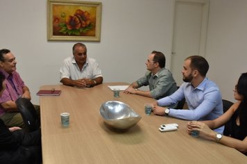 Prefeito se reúne com representantes de bancos da cidade e apresenta queixas de contribuintes sobre o IPTU