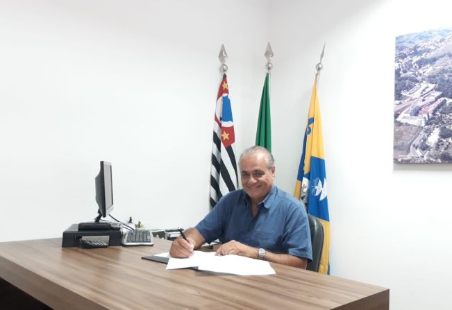 No Dia Mundial da Água, Prefeito assina convênio com o SUS para tratamento de pacientes no Balneário Municipal