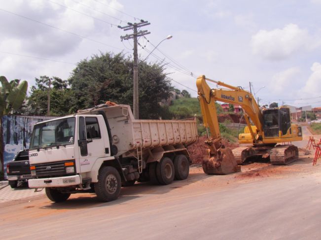 Prefeitura inicia obras na entrada do Vale das Águas