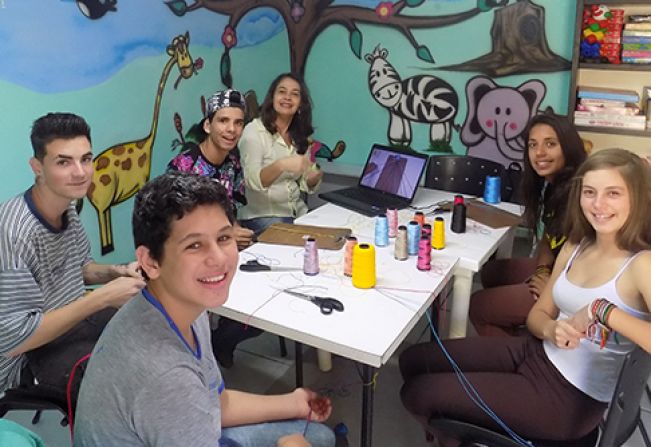 Projeto Arte Jovem desenvolve trabalhos manuais com adolescentes