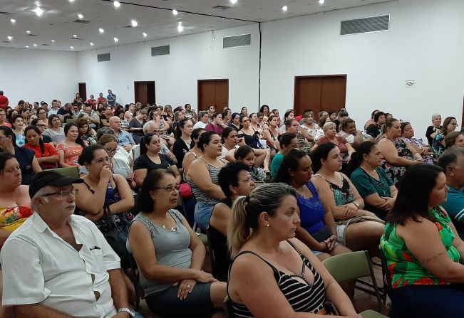 Cerca de 200 pessoas participam de abertura do Grupo Gesto em Águas de Lindoia