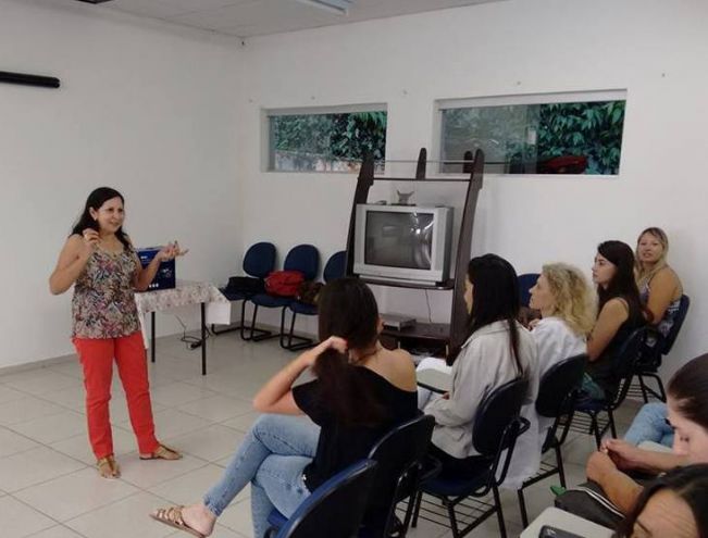 Prefeitura de Águas de Lindóia comemora Dia da Mulher com palestra e plantio de mudas