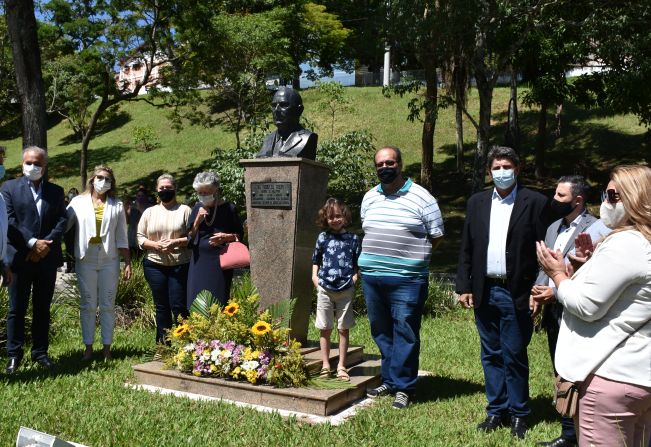 Ato cívico marca 83 anos de emancipação de Águas de Lindoia